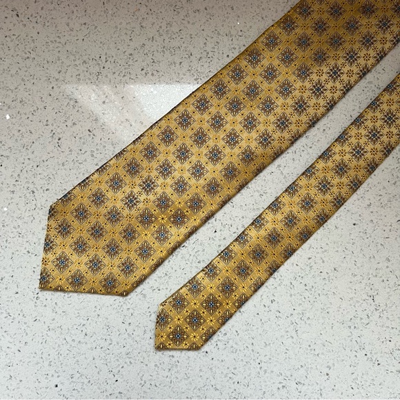 Ermenegildo Zegna 100% Silk Yellow Blue Floral Print Made in Italy Tie - Picture 7 of 9